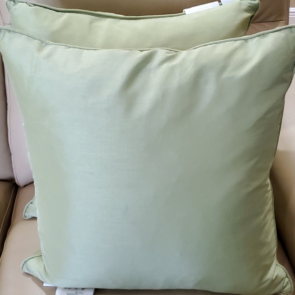 Millihome Other - 2 NWT Pillows